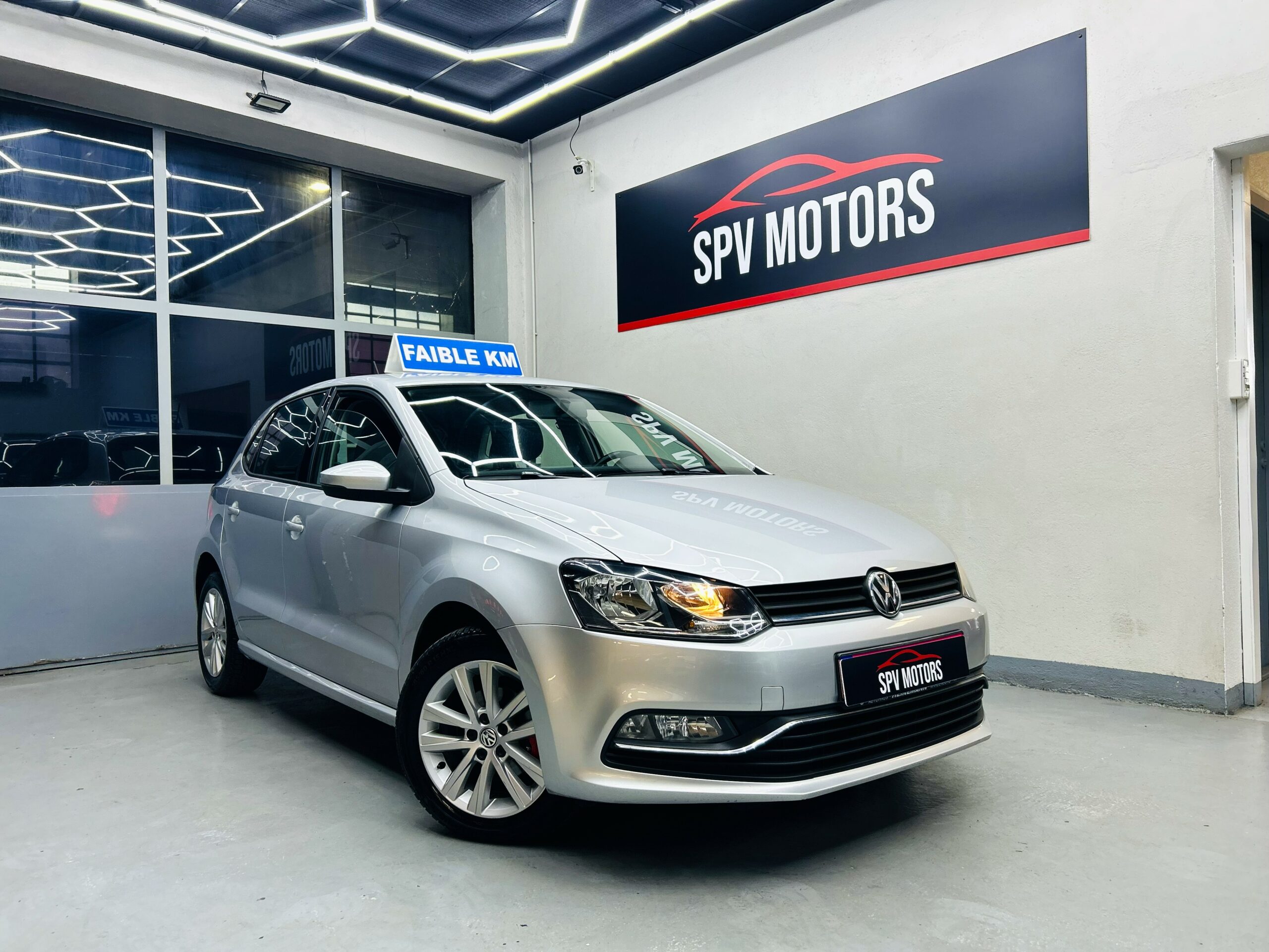 VOLKSWAGEN POLO