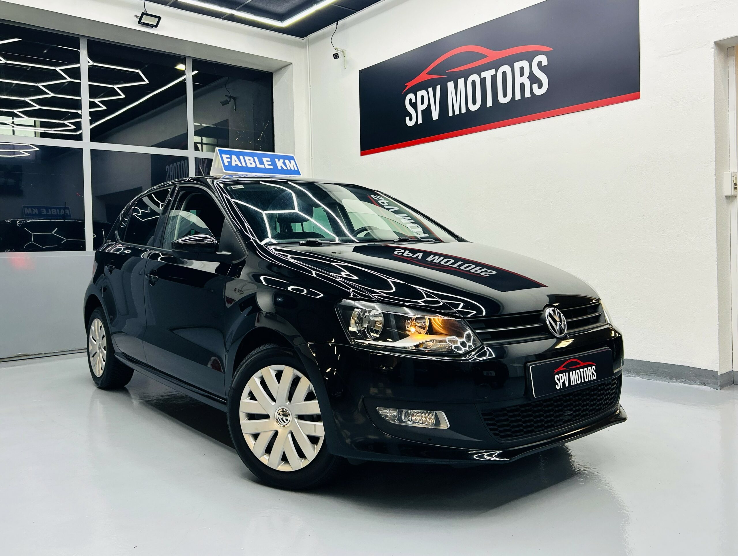 VOLKSWAGEN POLO